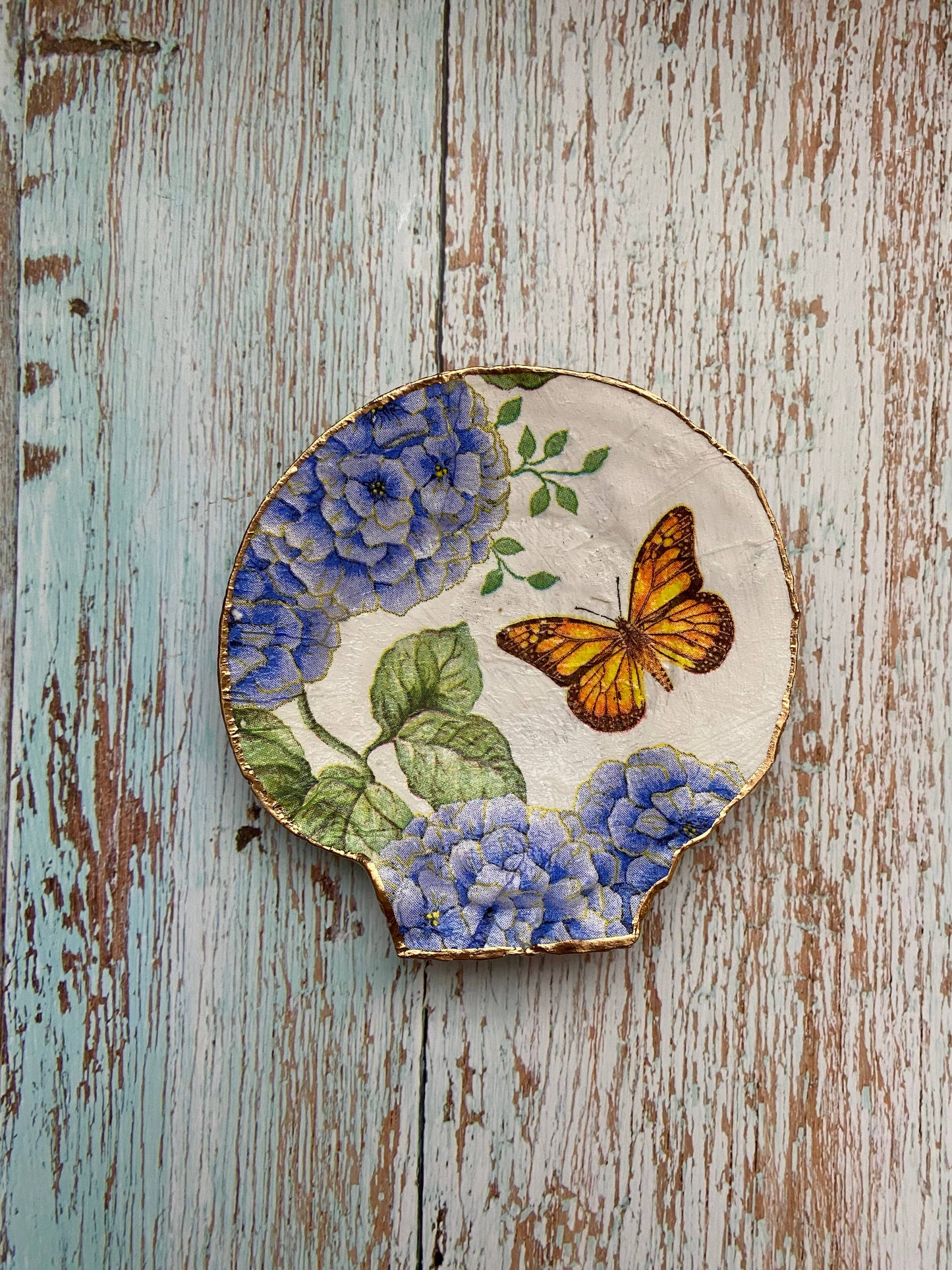 Monarch and Hydrangea Shell